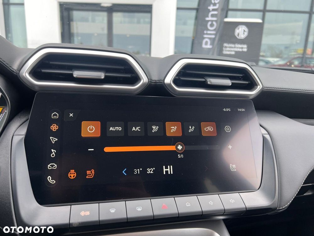 MG ZS Hybrid+ - 13