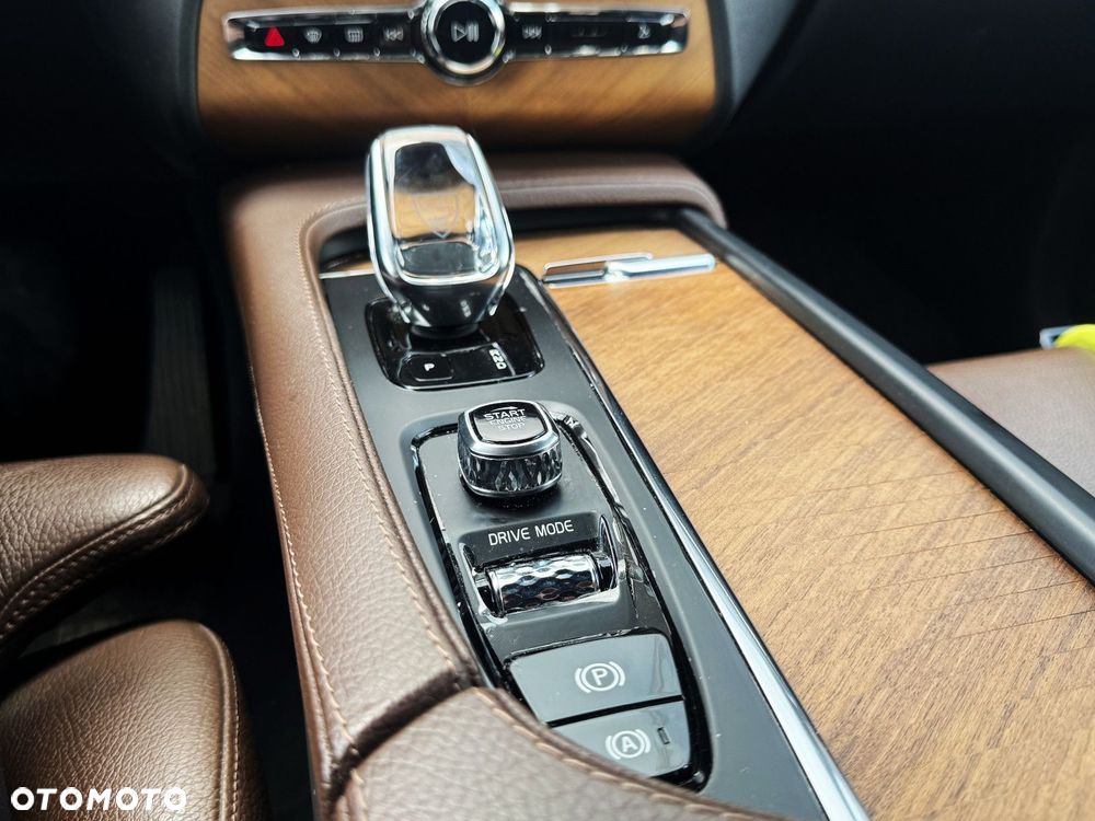 Volvo XC 90 - 22