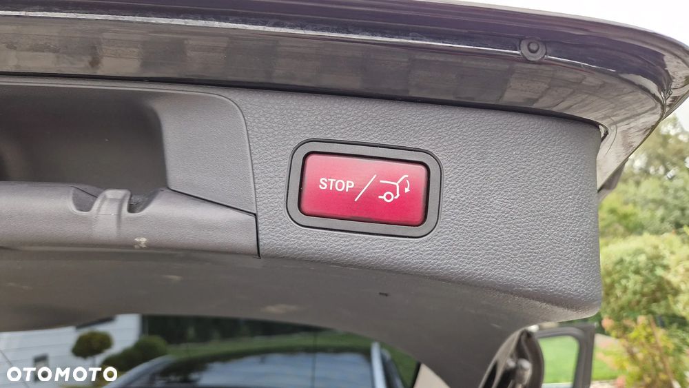 Mercedes-Benz Klasa C 220 (BlueTEC) d T 7G-TRONIC AMG Line - 16