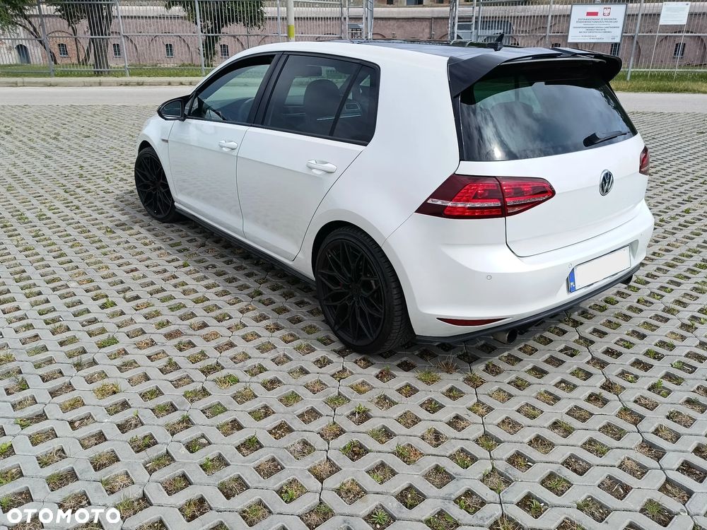 Volkswagen Golf GTI Performance BlueMotion Technology DSG - 4