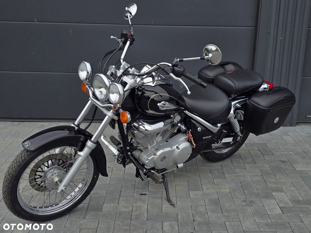 Suzuki Intruder - 3