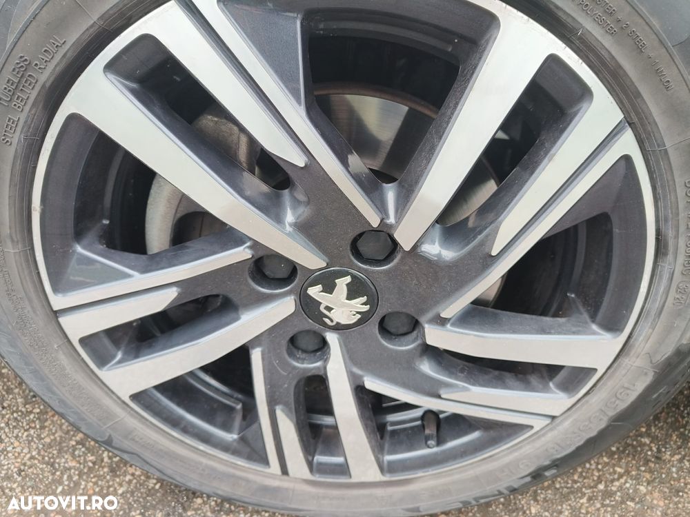 Peugeot 208 1.2 L PureTech STT Allure - 17