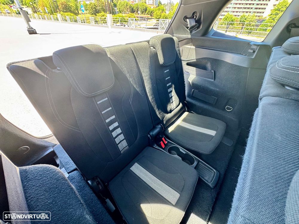 BMW 218 Gran Tourer d 7L Line Sport Auto - 38