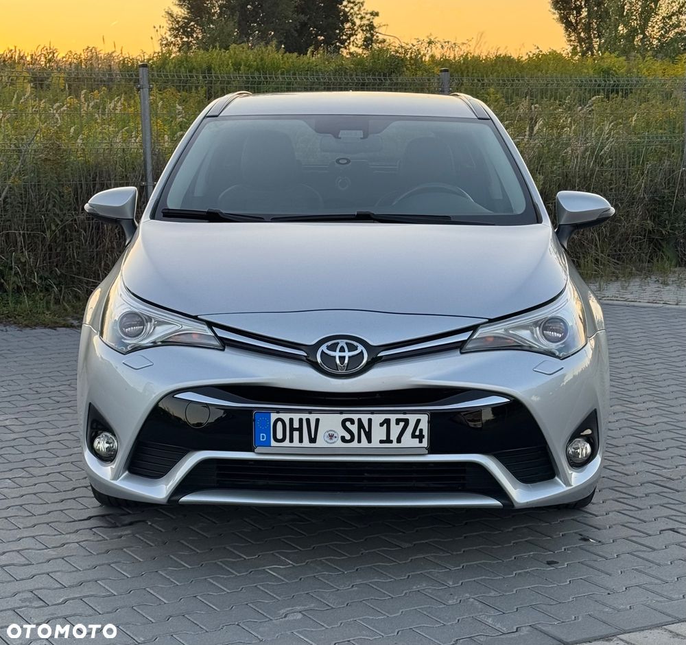 Toyota Avensis 1.8 Executive - 2