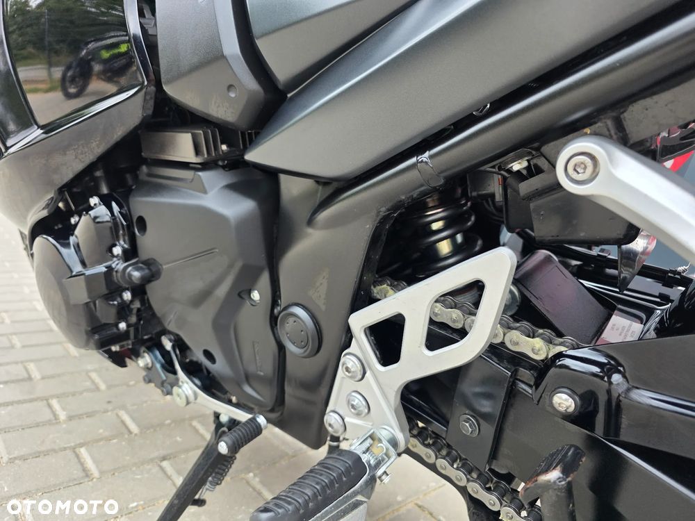 Suzuki GSX - 17