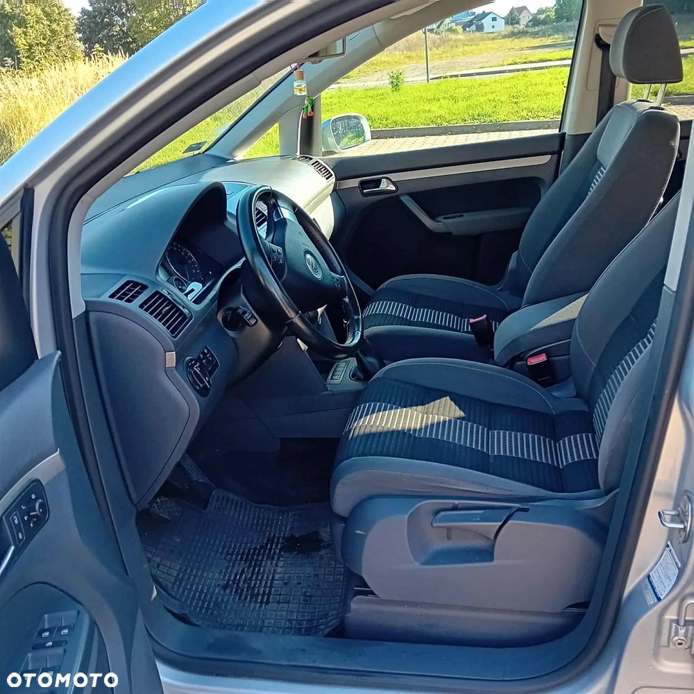 Volkswagen Touran - 4