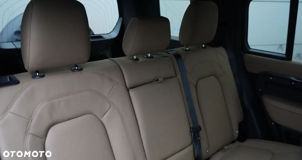 Land Rover Defender - 17