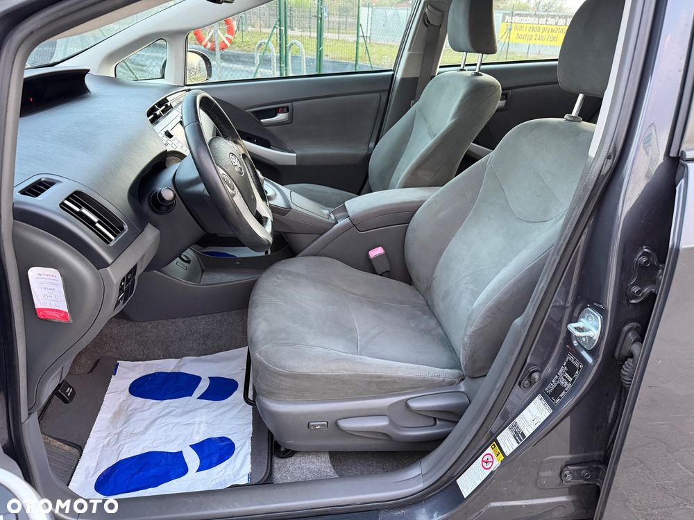 Toyota Prius 1.8 HSD Prestige - 8
