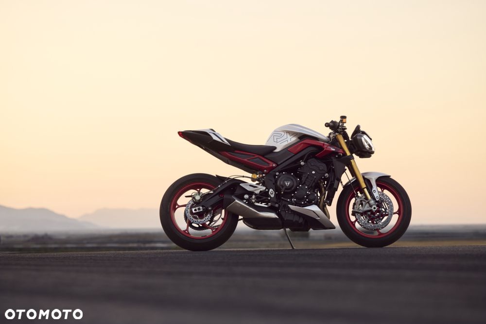 Triumph Street Triple - 11