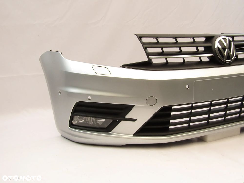 Zderzak przedni VW Caddy LIfe 15 - 20 Sprysk. / Pdc-6 Lakier LA7W - 16