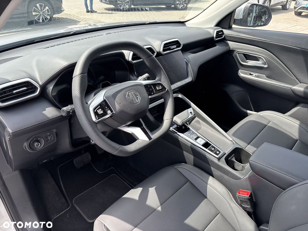 MG ZS Hybrid+ - 10
