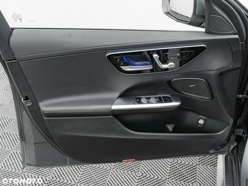 Mercedes-Benz Klasa C 220 d 4Matic 9G-TRONIC AMG Line - 13