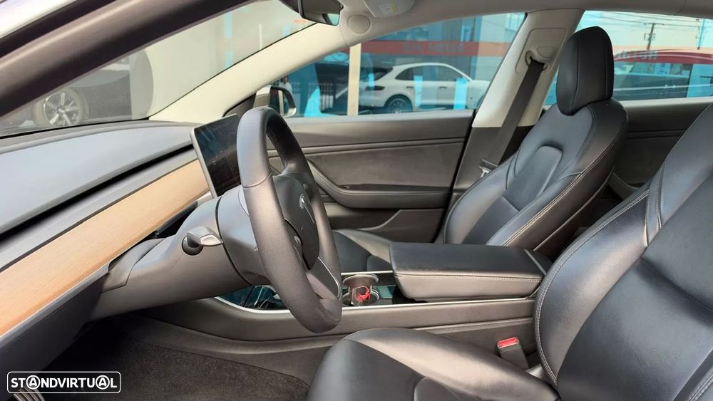 Tesla Model 3 - 9