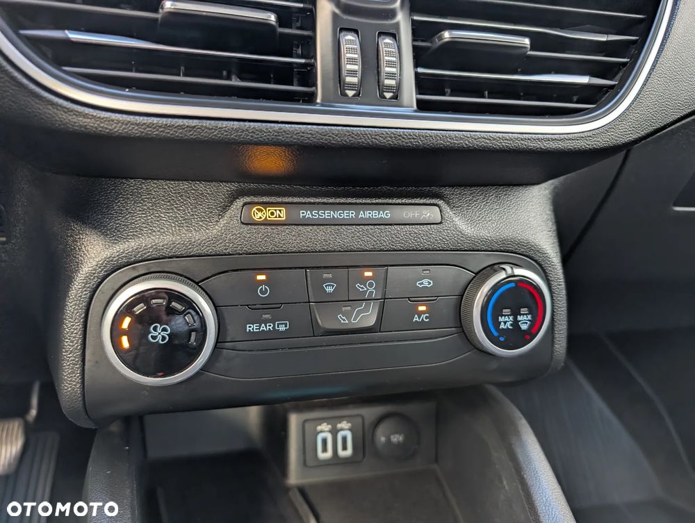Ford Focus 1.5 EcoBlue Connected - 19