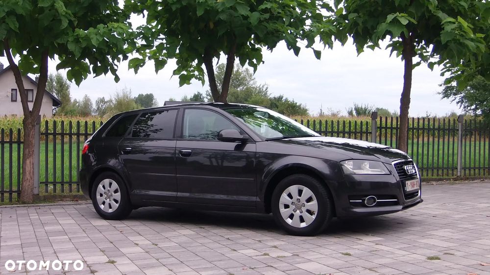 Audi A3 Sportback 1.6 TDI DPF Attraction - 4