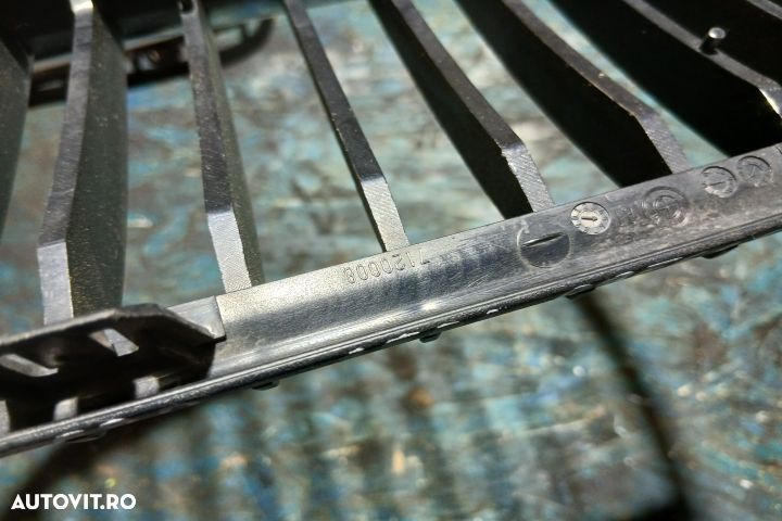 Grila radiator dreapta 7120008 224059-10 7120008 224059-10 BMW Seria - 9