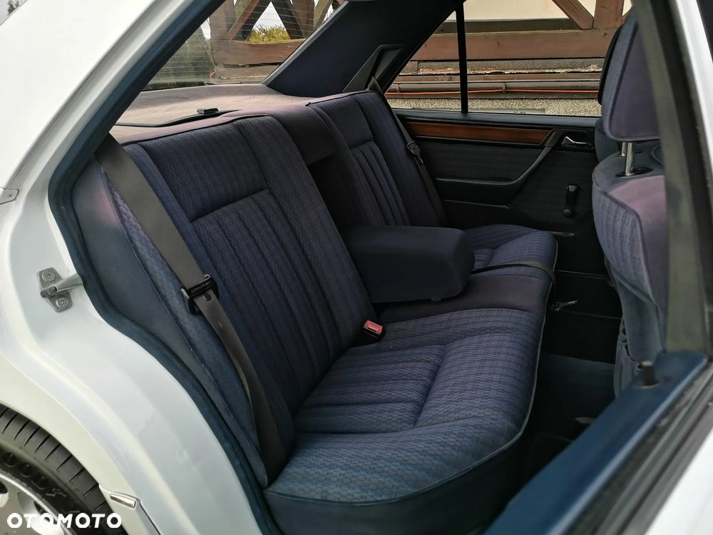 Mercedes-Benz W124 (1984-1993) - 13