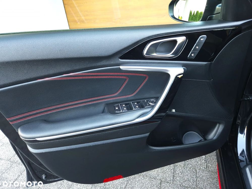 Kia Ceed 1.6 T-GDI GT - 21