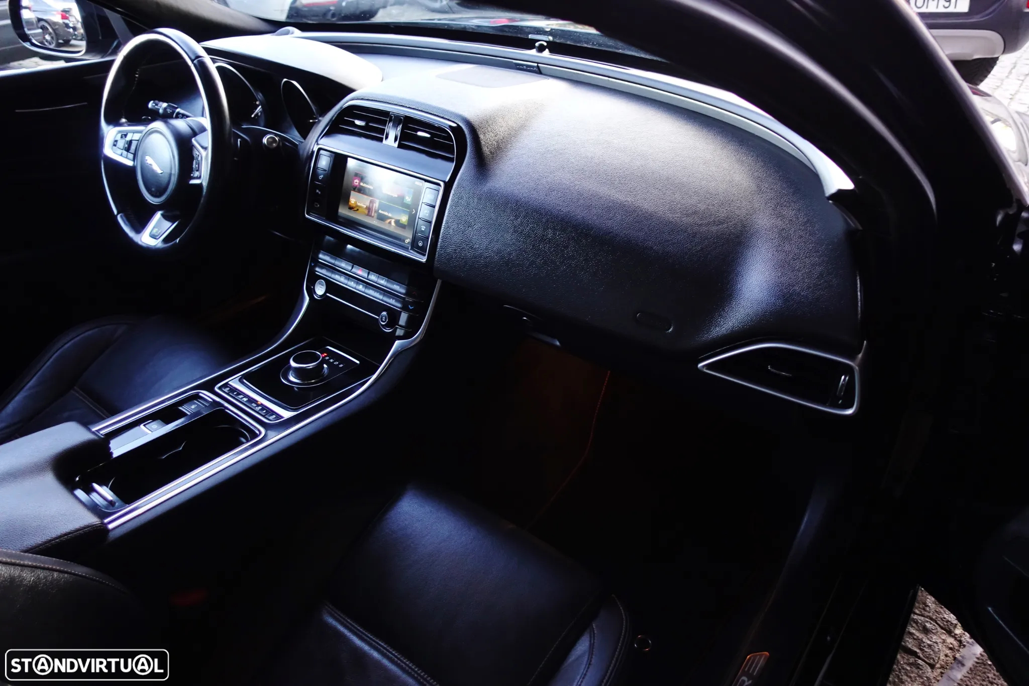 Jaguar XE 2.0 D R-Sport Aut. - 53