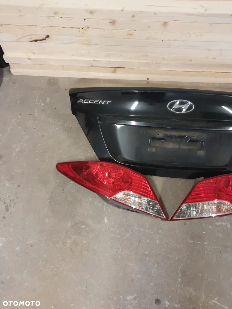 Hyundai Accent klapa tyl lampy tył - 2