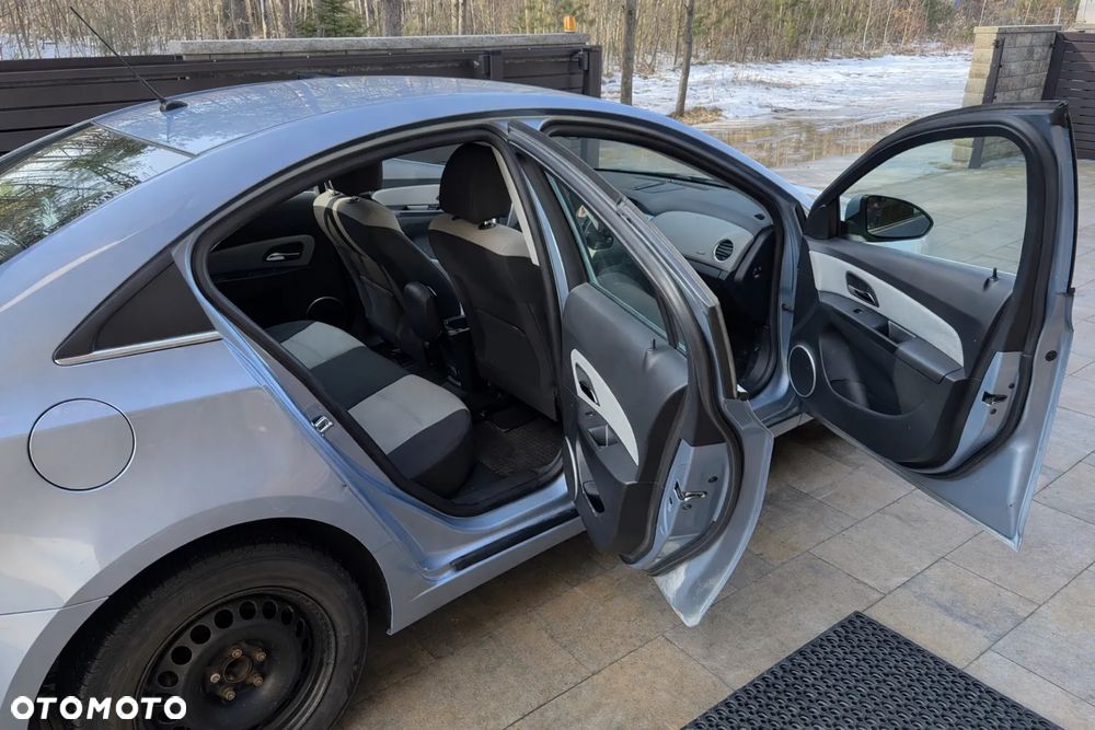 Chevrolet Cruze 1.6 LT - 11