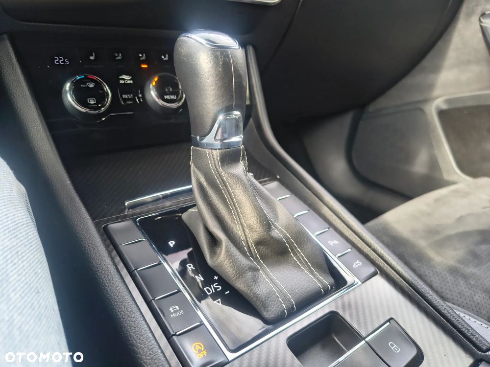 Skoda Superb 2.0 TDI DSG Sportline - 33