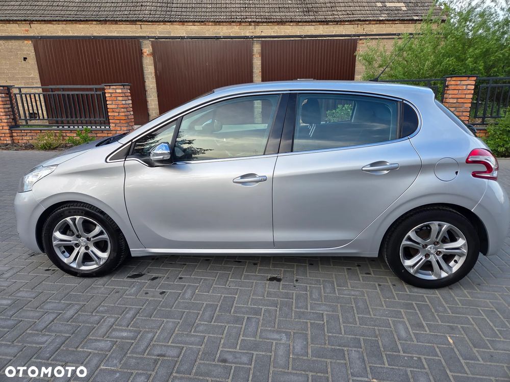 Peugeot 208 - 11