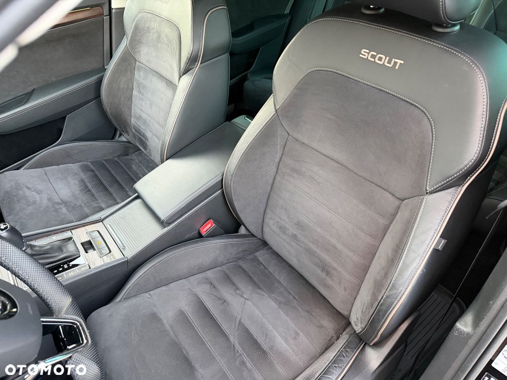 Skoda Superb 2.0 TSI 4x4 Scout DSG - 25