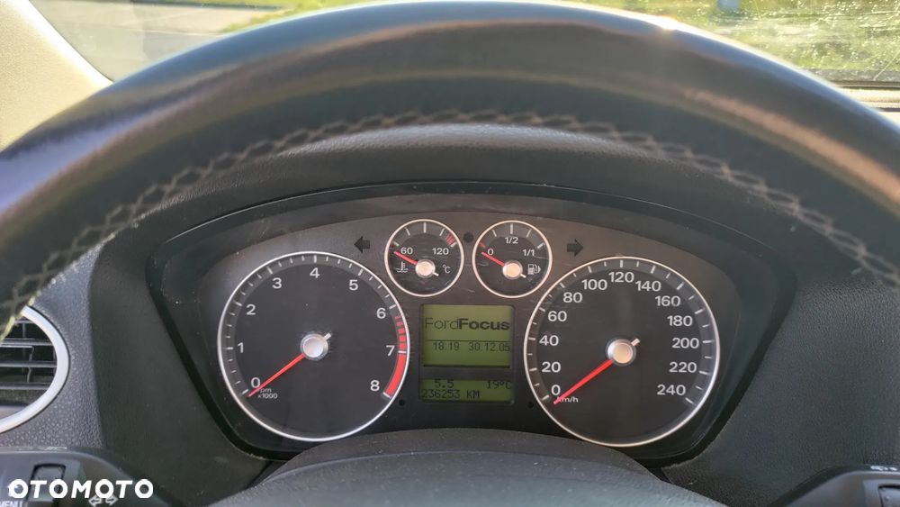 Ford Focus Ghia - 10