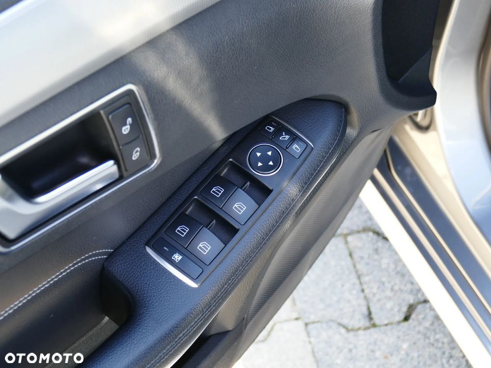 Mercedes-Benz Klasa E 200 BlueTEC 7G-TRONIC Elegance - 13
