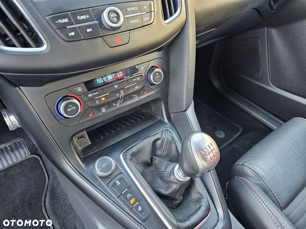 Ford Focus 2.0 EcoBoost ST mit Leder-Sport-Paket - 28