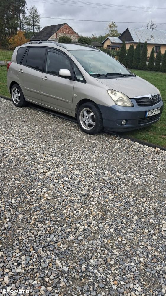 Toyota Corolla Verso - 3