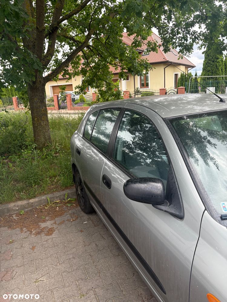 Nissan Almera - 5