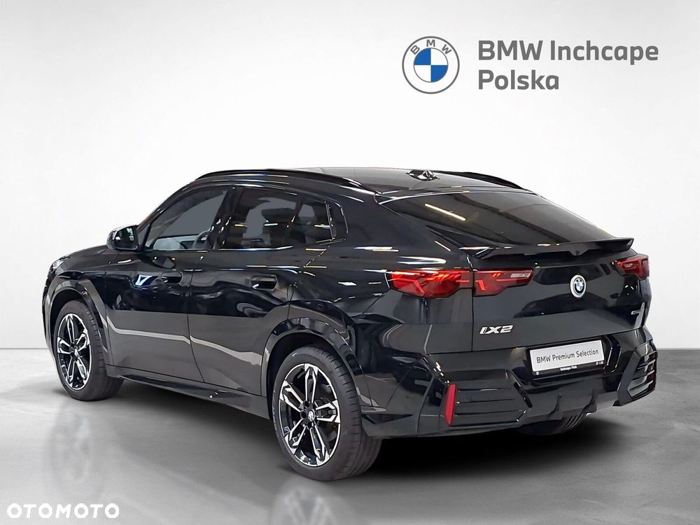 BMW iX2 eDrive20 66.5kWh M Sport - 4