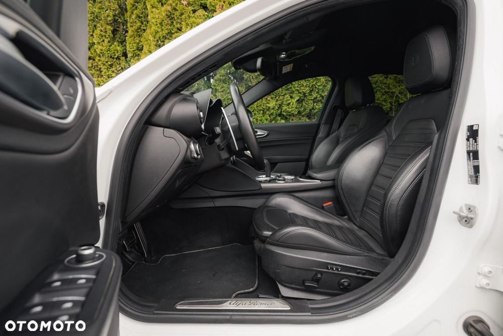 Alfa Romeo Giulia 2.0 Turbo Veloce Q4 - 13