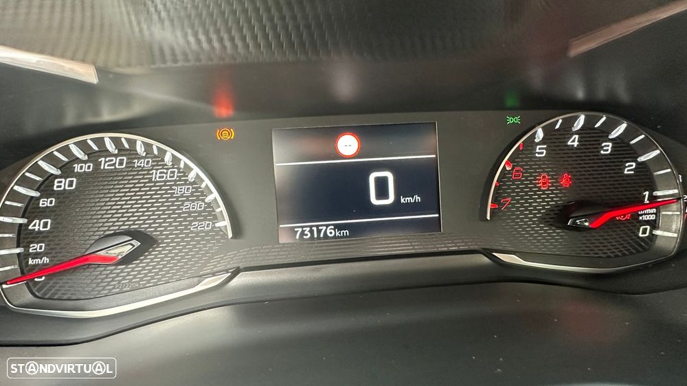 Peugeot 208 1.2 PureTech Active Pack - 17