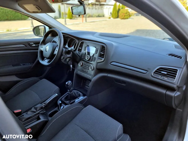 Renault Megane BLUE dCi Business - 10