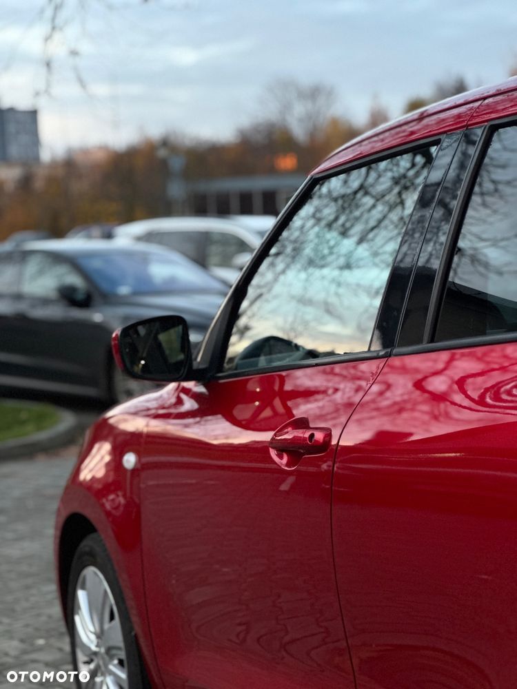Suzuki Swift 1.2 Premium Plus - 4