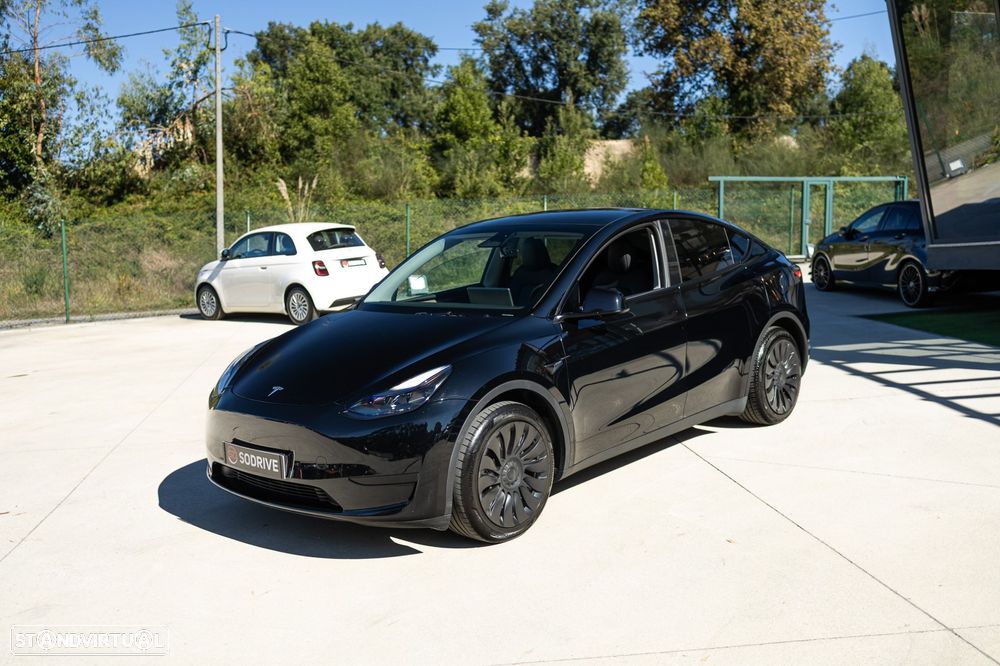 Tesla Model Y Standard RWD - 3