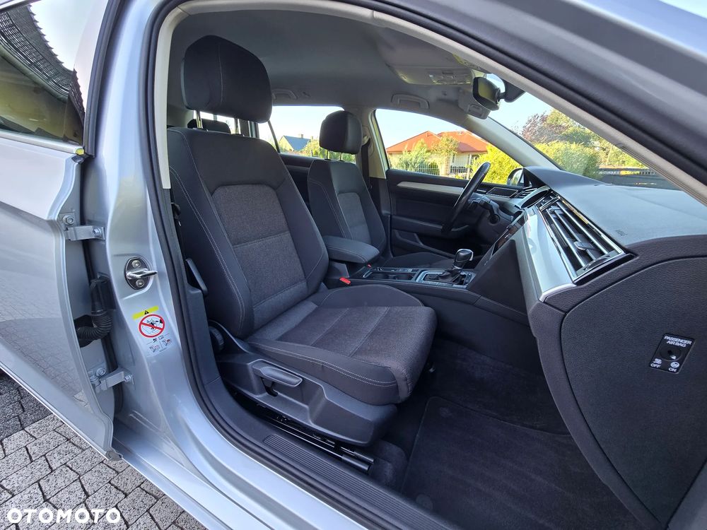 Volkswagen Passat 2.0 TDI (BlueMotion Technology) DSG Comfortline - 11