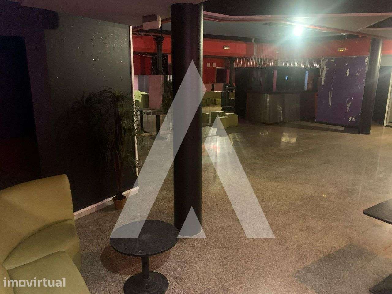 Casa de Espetáculos com espaço de discoteca e restauração - Grande imagem: 5/29