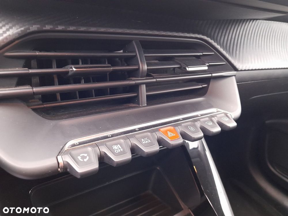 Peugeot 208 - 18