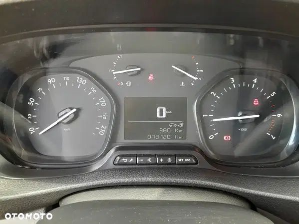 Opel VIVARO  2,0 122km EXTRA LONG - 10