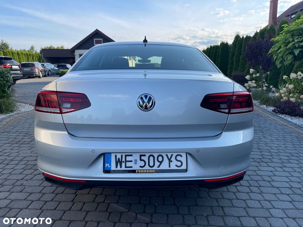 Volkswagen Passat - 11