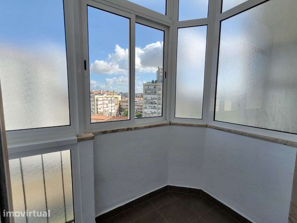 T2 Remodelado - Amadora Centro( Junto a estação) - Grande imagem: 4/13