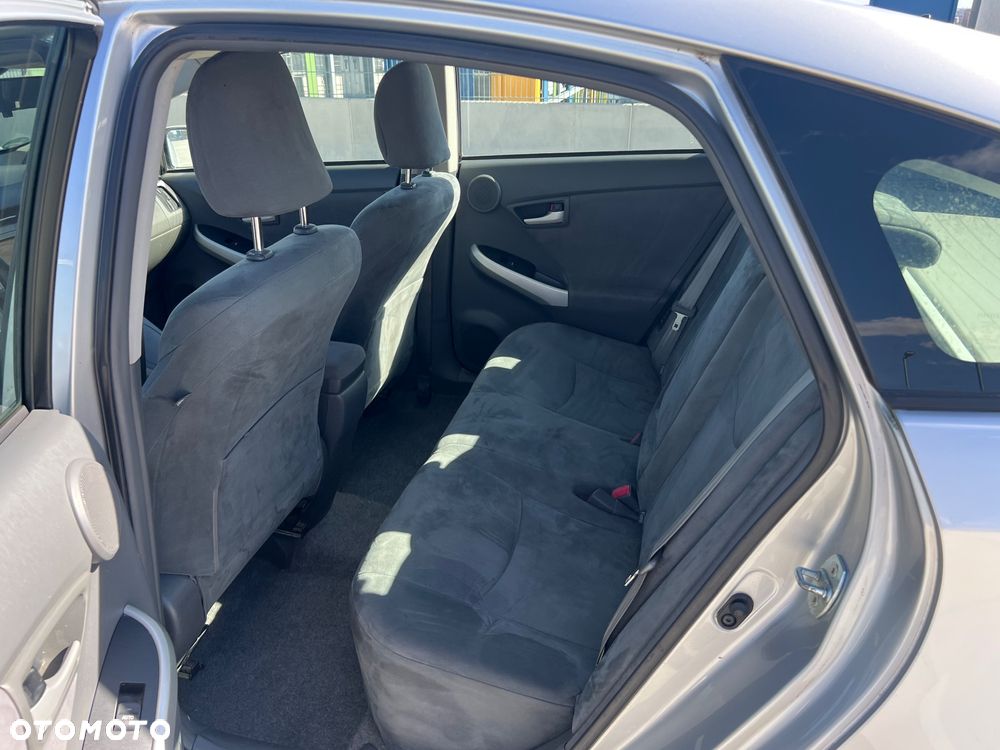 Toyota Prius (Hybrid) Executive - 11