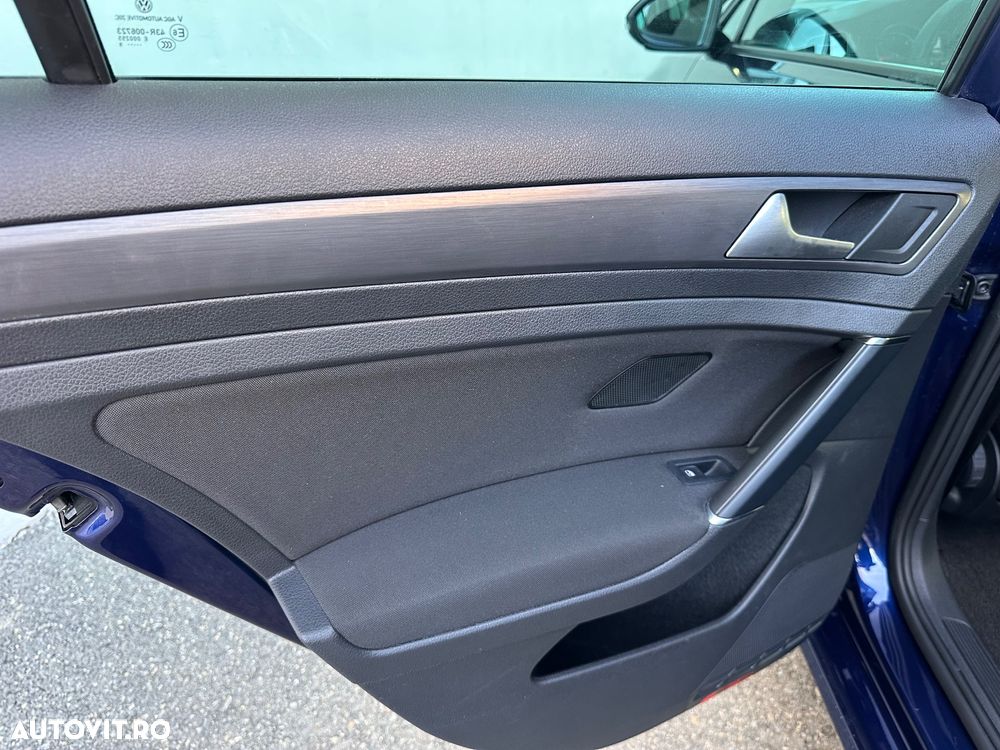 Volkswagen Golf - 22