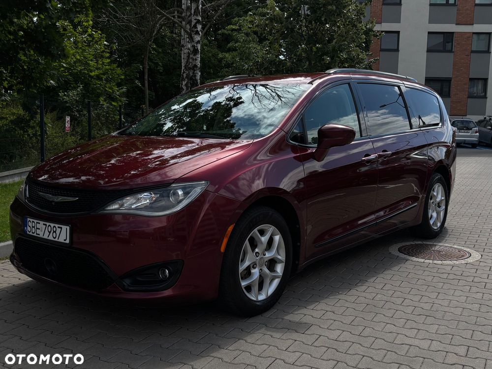 Chrysler Pacifica - 1