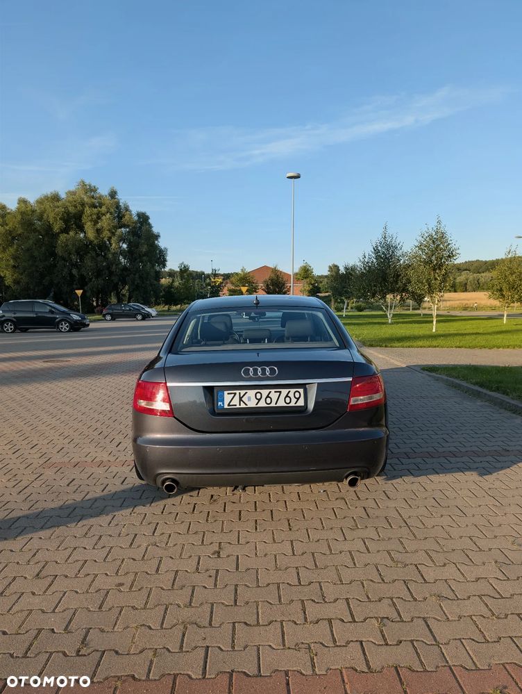Audi A6 Limousine 2.4 - 7