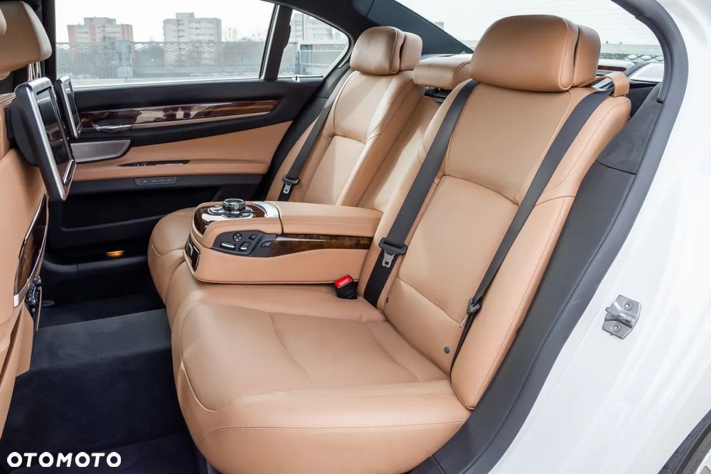 BMW Seria 7 760i L - 7